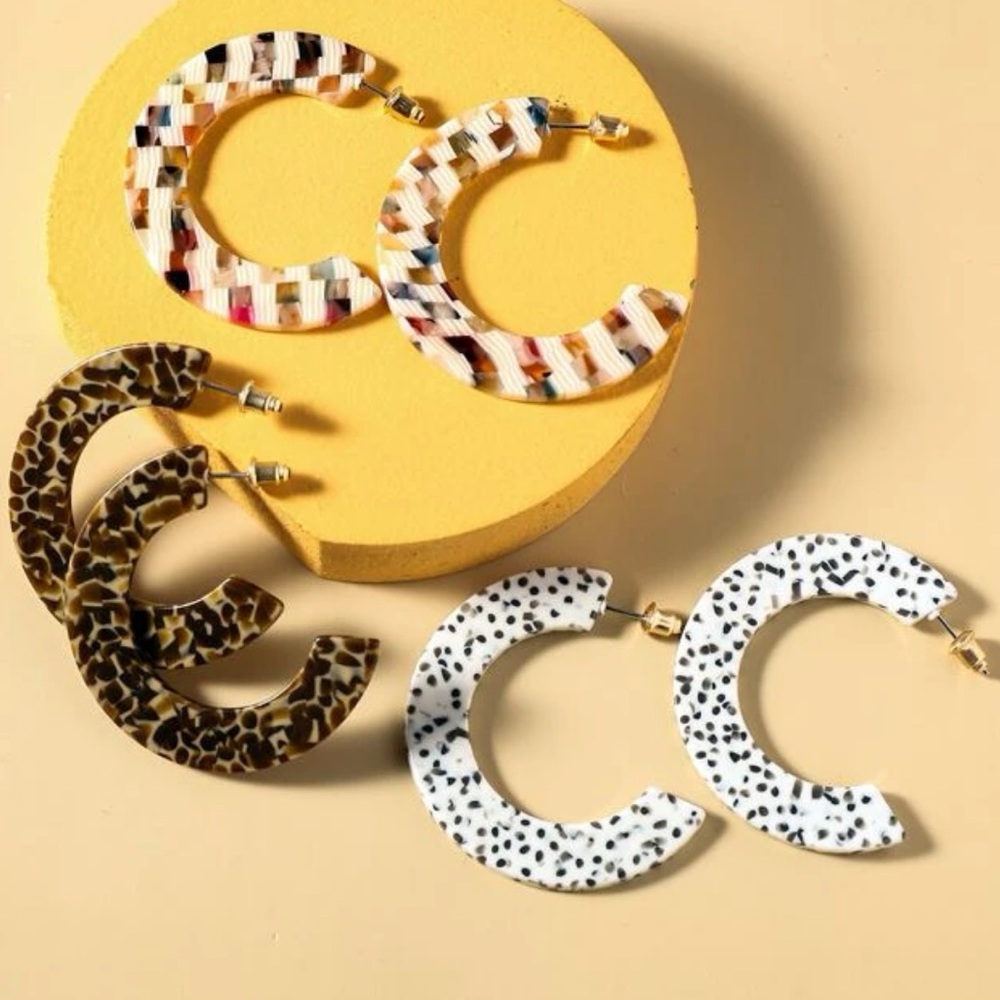 NWT Boutique Retro Dalmatian Spotted Terrazzo Hoops Acrylic Minimalist Earrings
